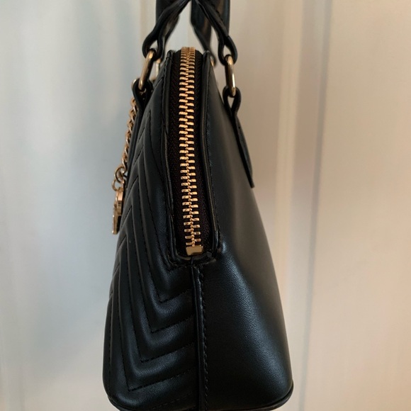 Guess Womens Handle Bag Black Purse PENNY V Shape Design - Picture 4 of 12